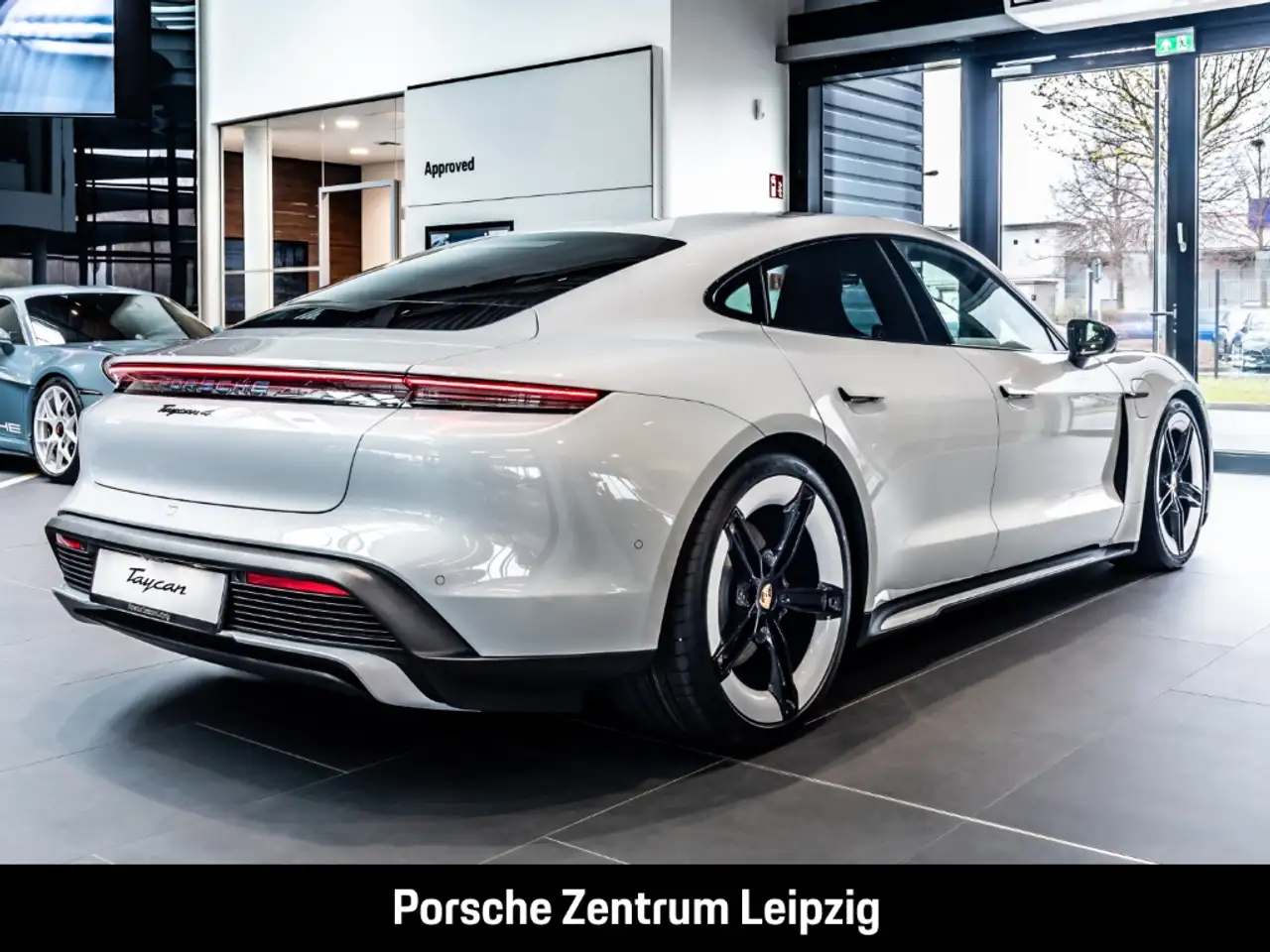 Porsche Taycan 4 6