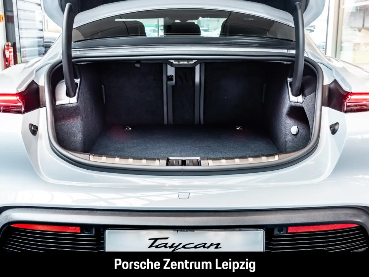 Porsche Taycan 4 12