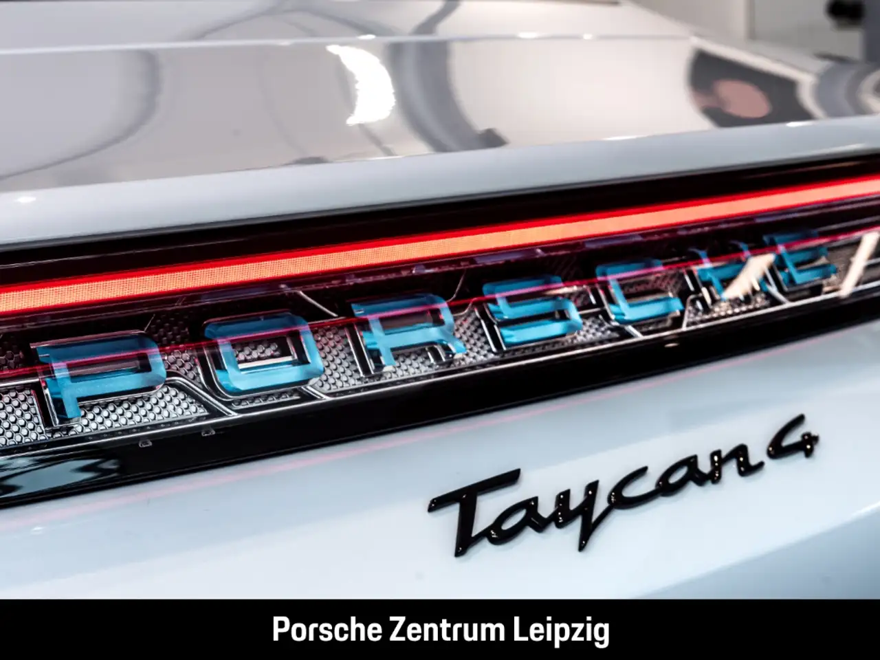 Porsche Taycan 4 14