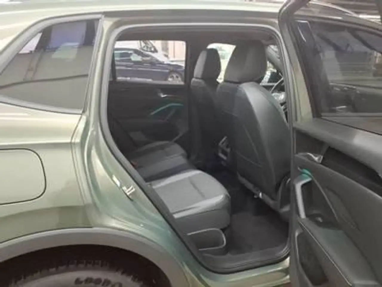 Volkswagen Tiguan 9