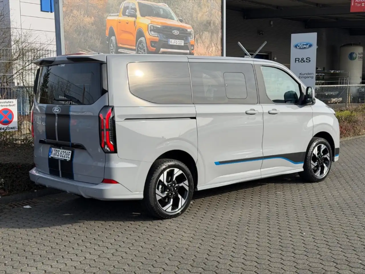 Ford Tourneo 6