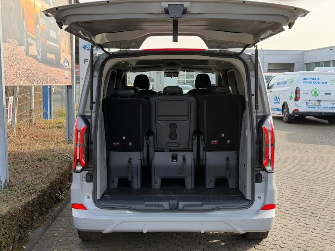Ford Tourneo 8