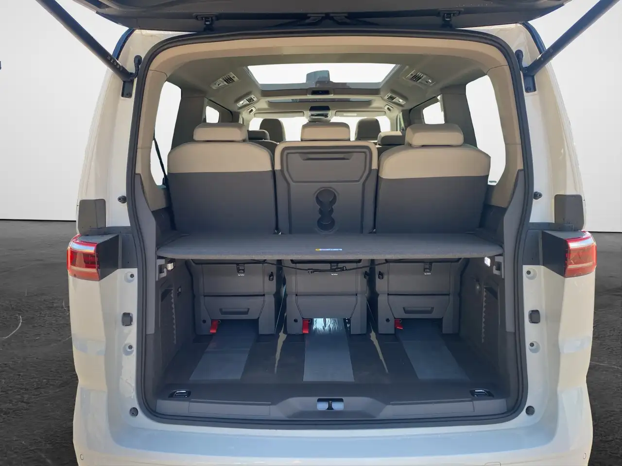 Volkswagen T7 Multivan 12