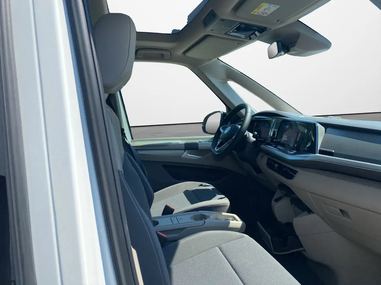 Volkswagen T7 Multivan 13