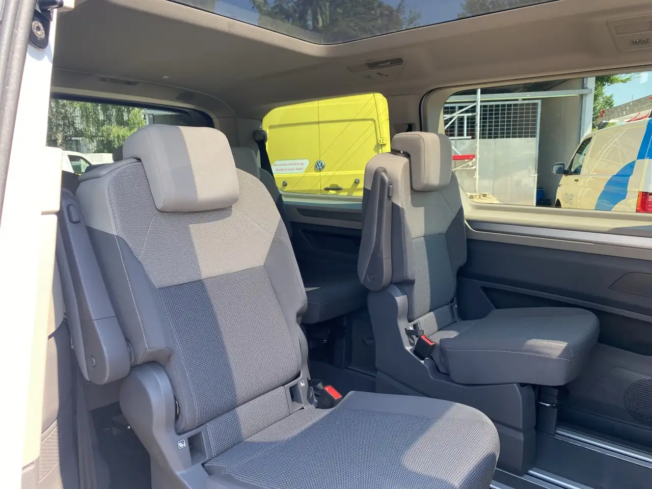 Volkswagen T7 Multivan 16