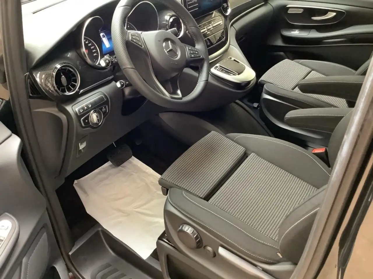 Mercedes-Benz V 300 8