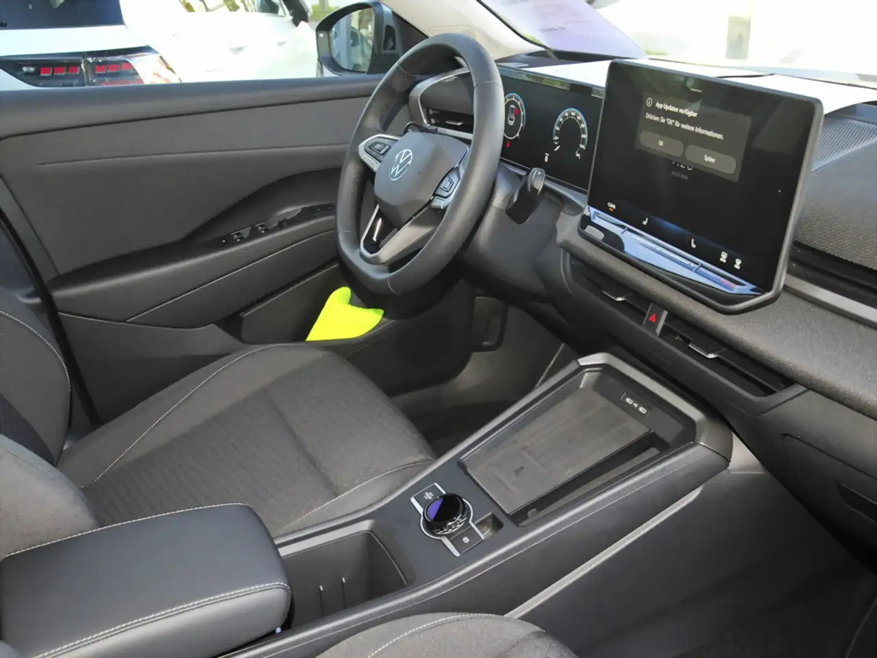 Volkswagen T-Roc 6