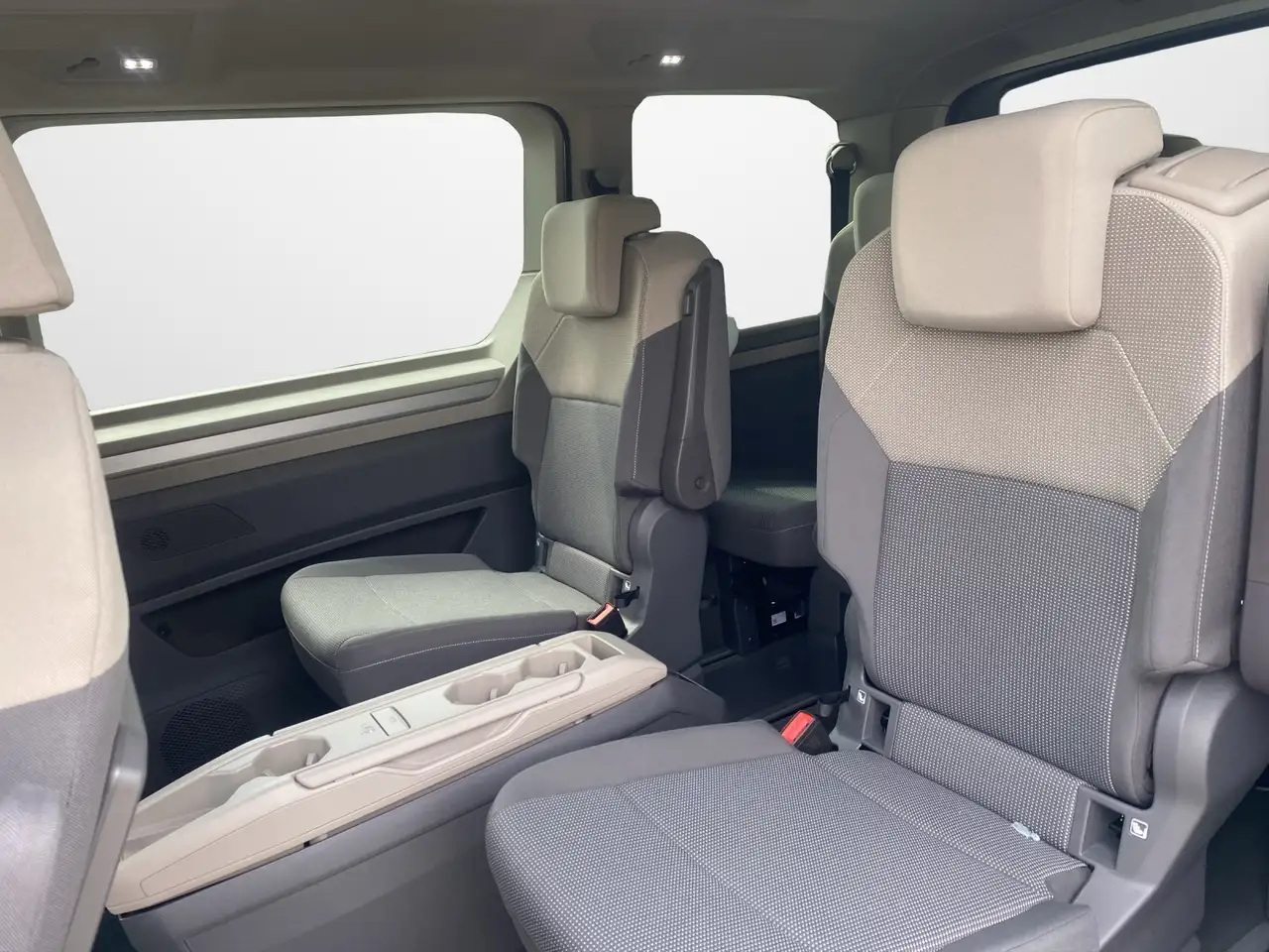 Volkswagen T7 Multivan 11
