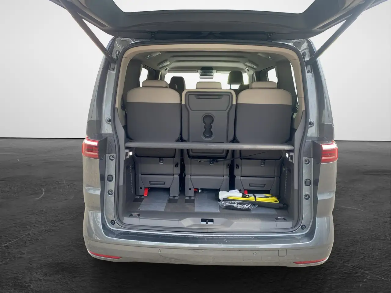 Volkswagen T7 Multivan 12