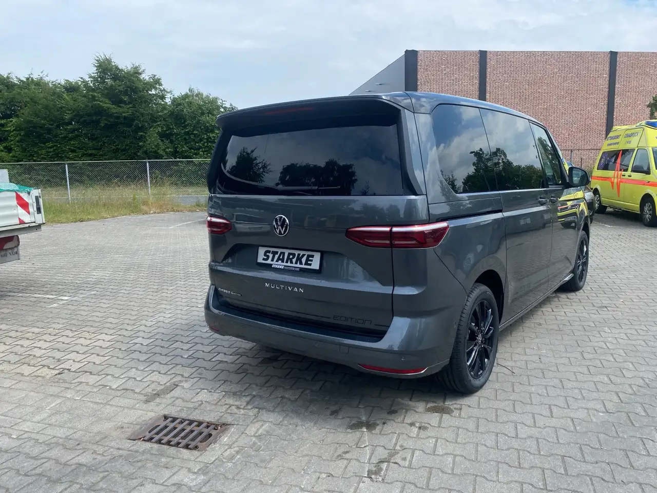 Volkswagen T7 Multivan 14