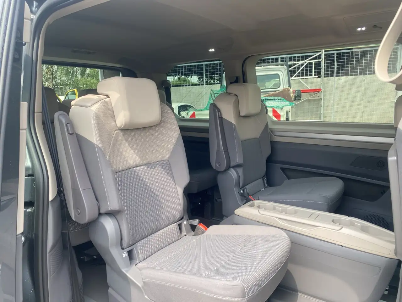 Volkswagen T7 Multivan 16