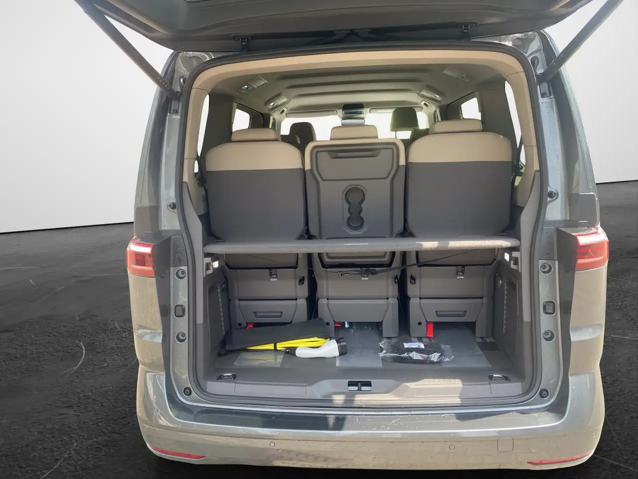 Volkswagen T7 Multivan 12