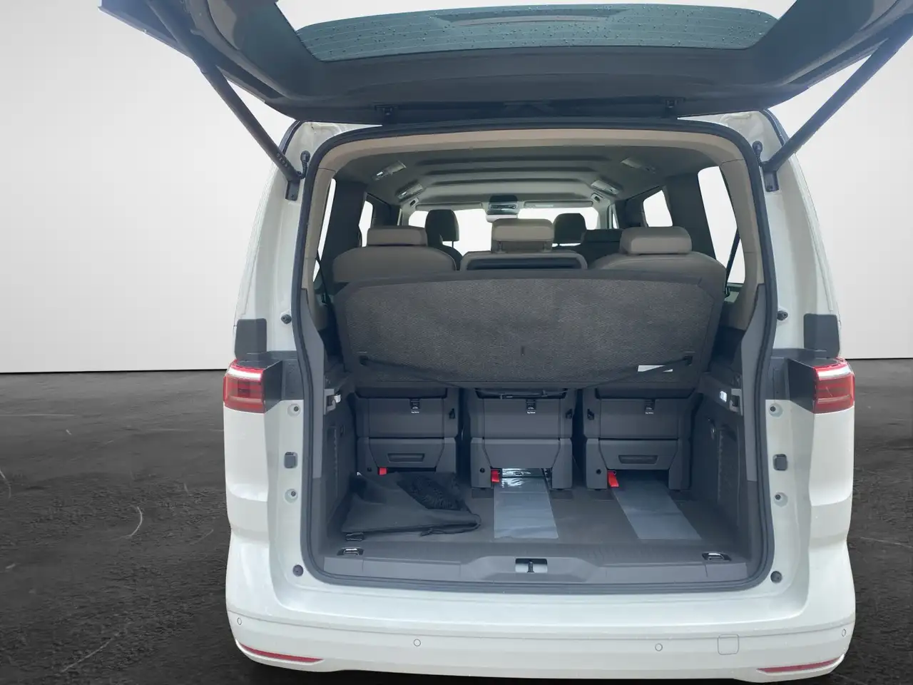 Volkswagen T7 Multivan 12
