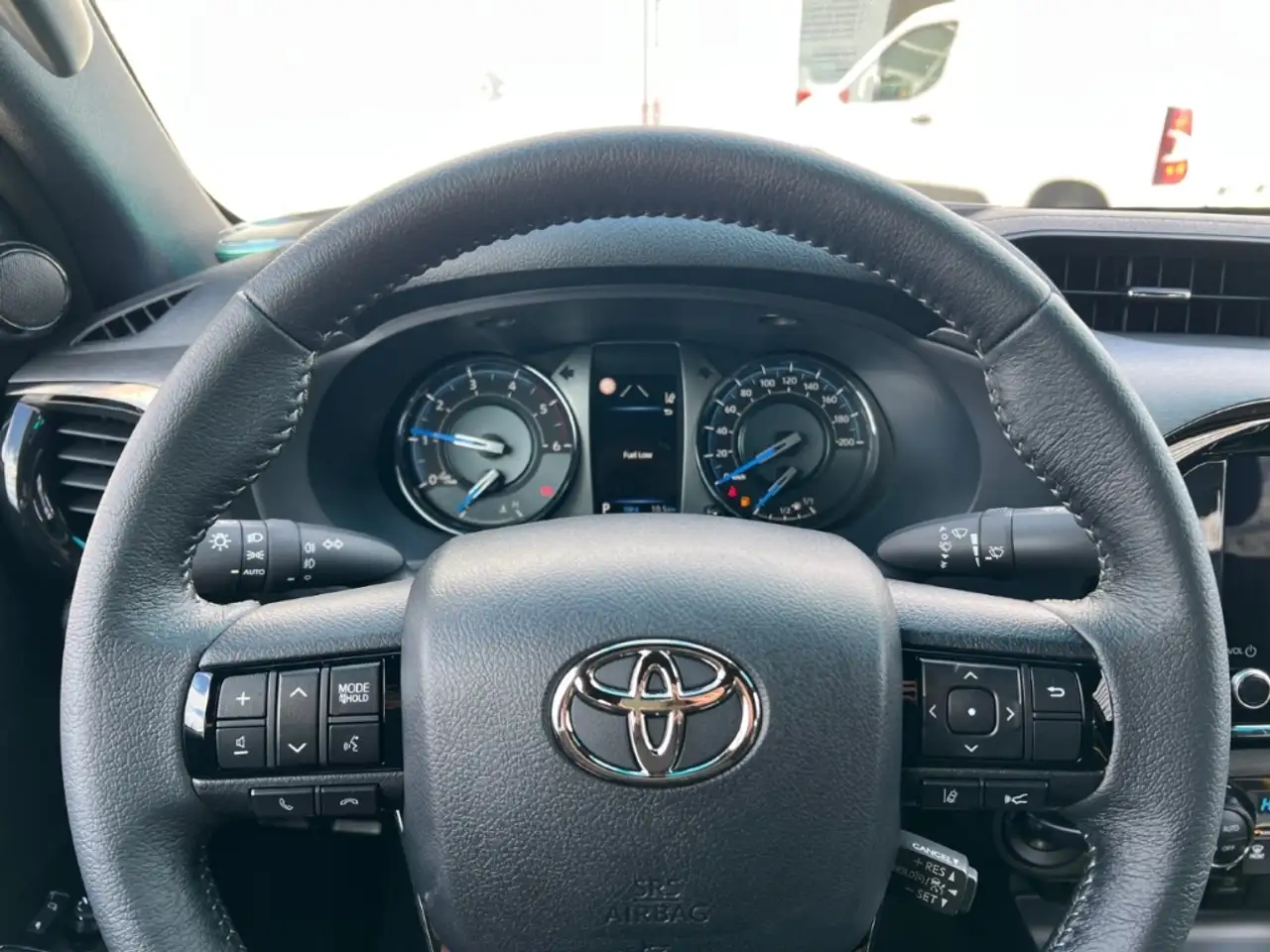 Toyota Hilux 16