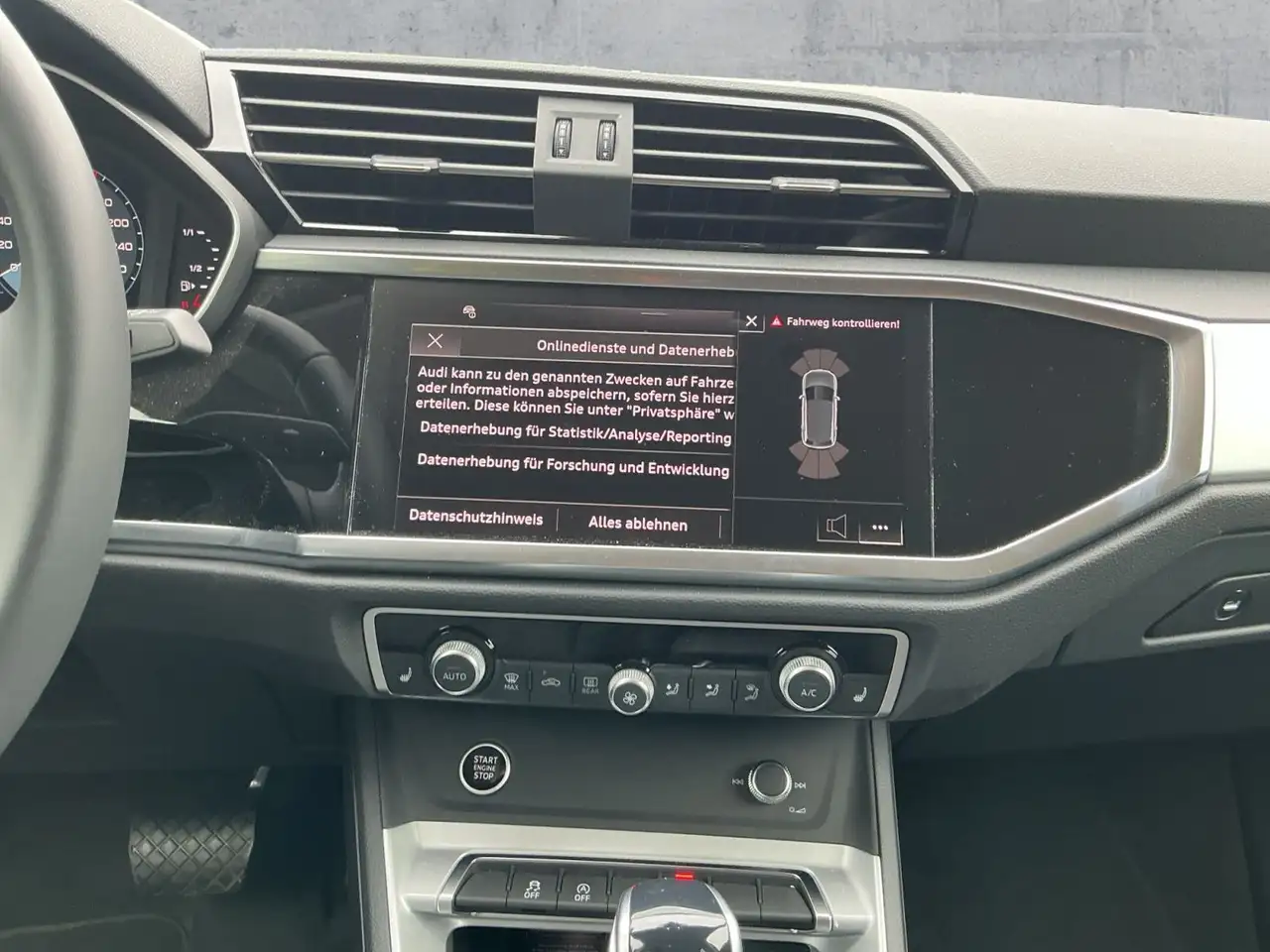Audi Q3 11