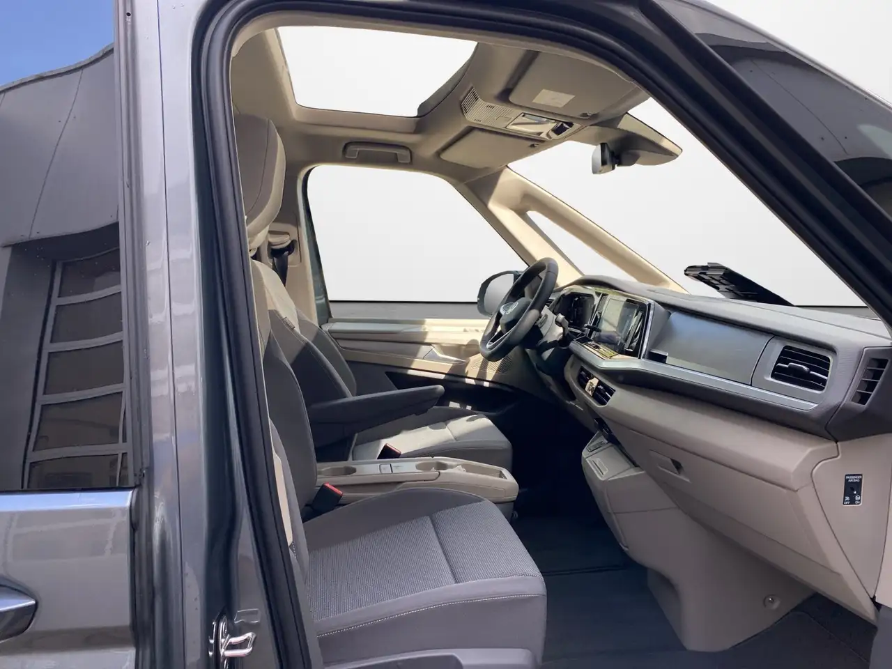 Volkswagen T7 Multivan 13