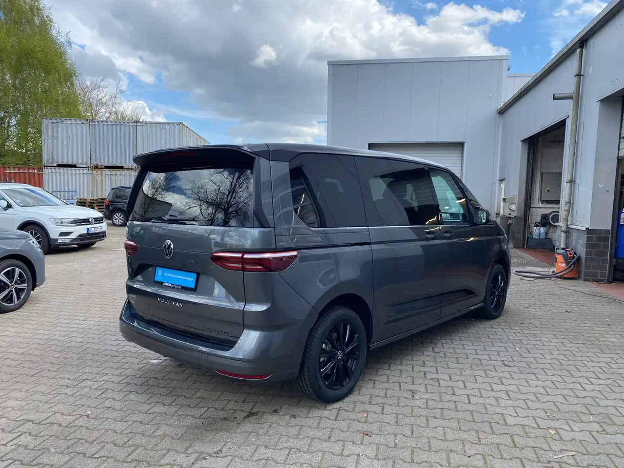 Volkswagen T7 Multivan 14