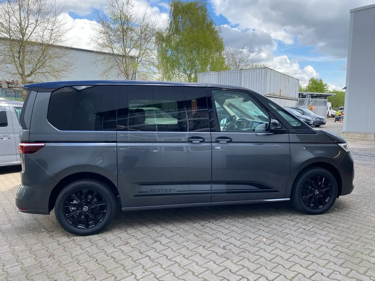 Volkswagen T7 Multivan 15