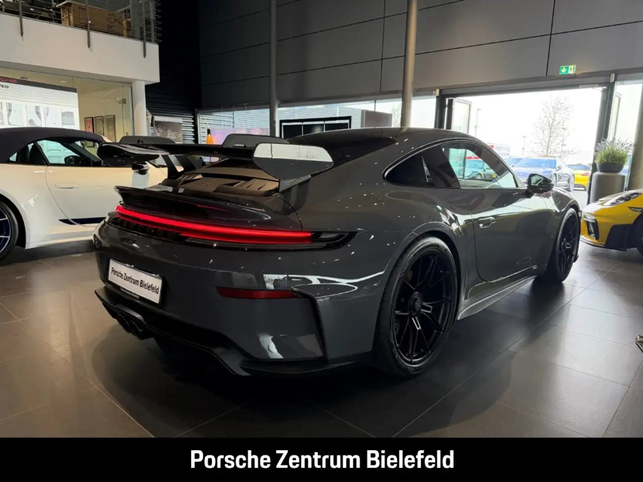 Porsche 992 911 6