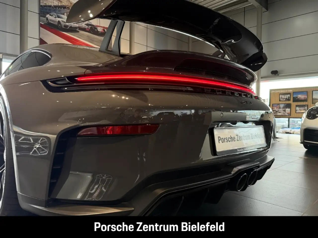 Porsche 992 911 13