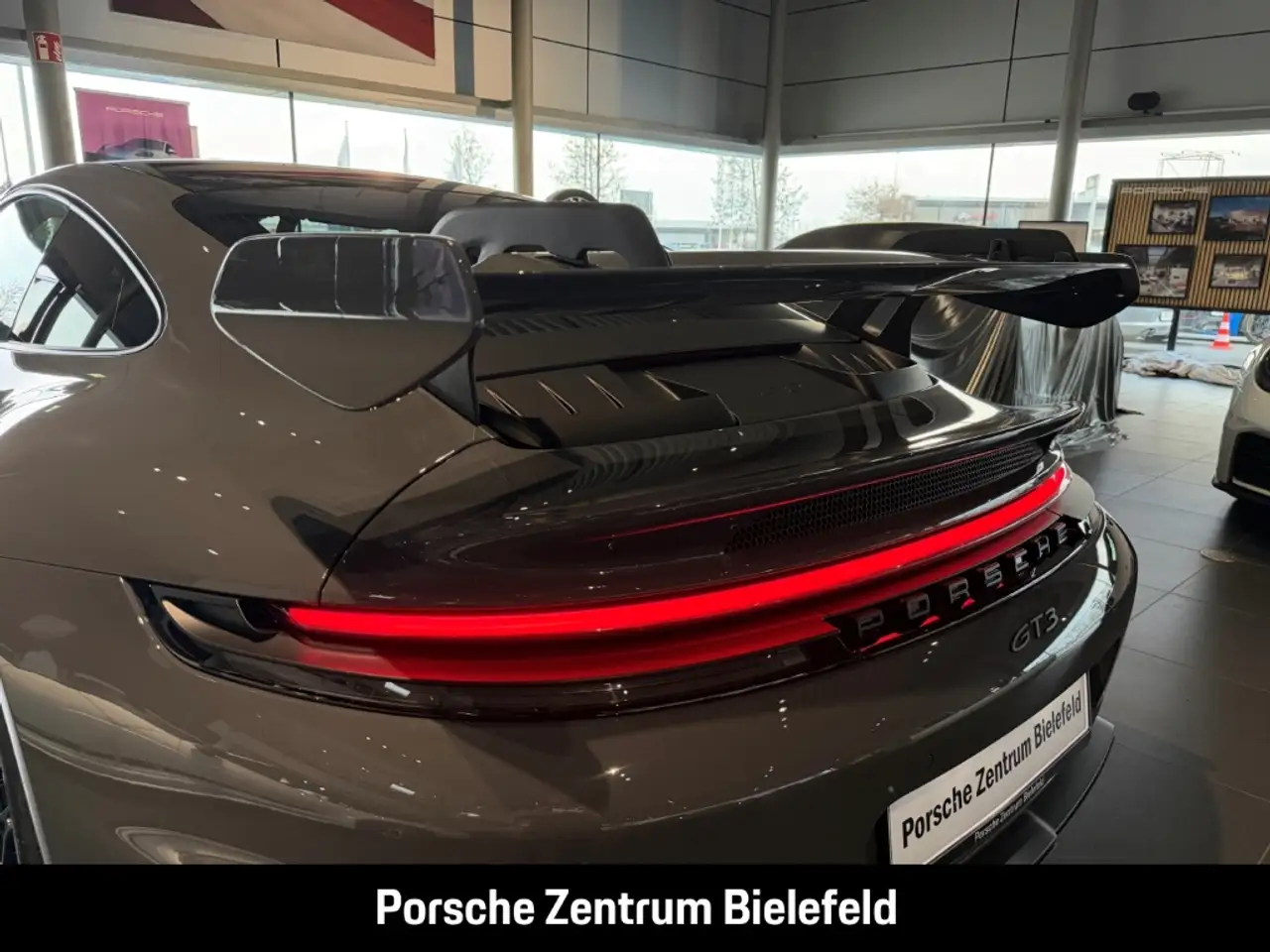 Porsche 992 911 15