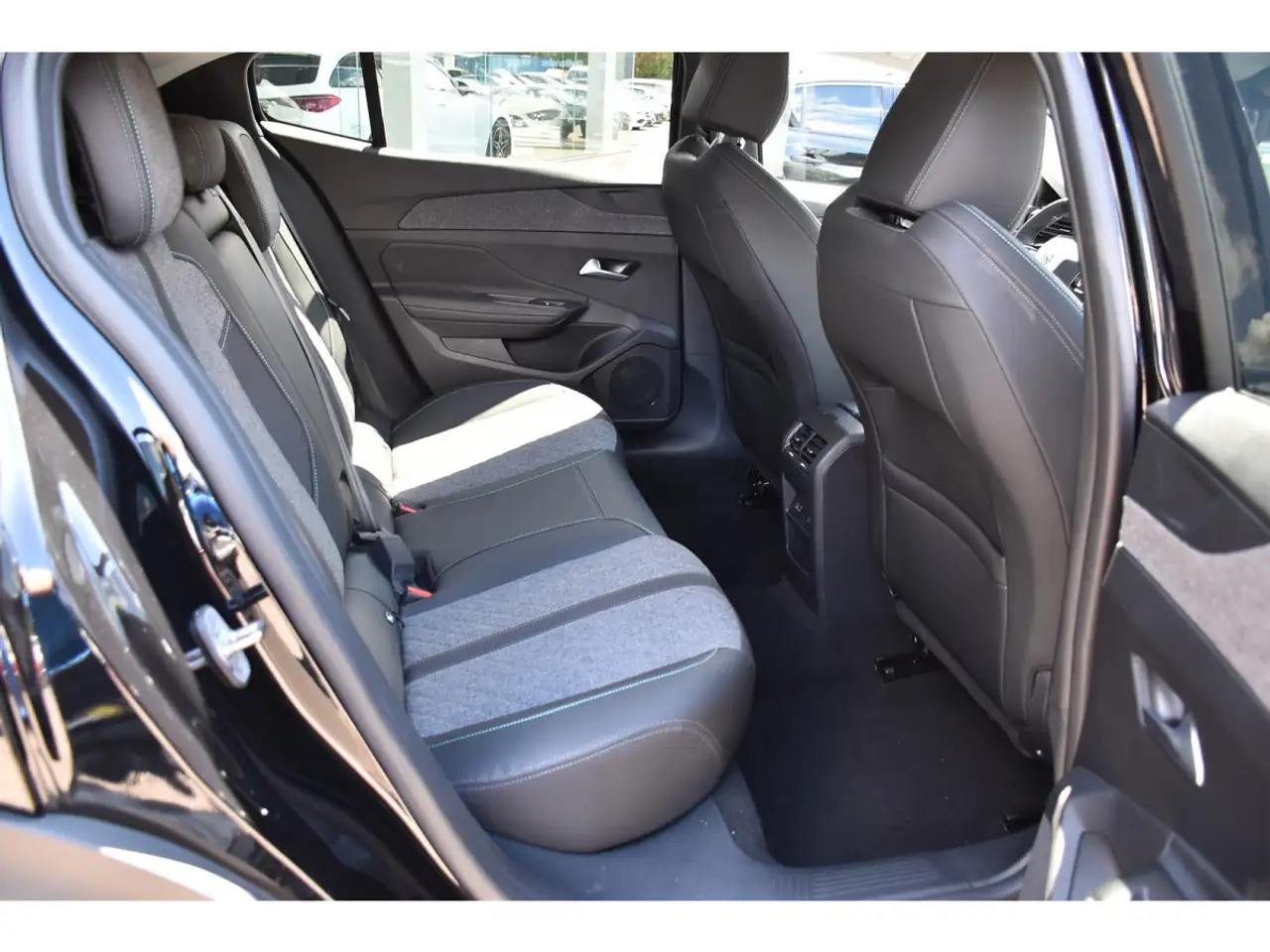 Peugeot 408 8