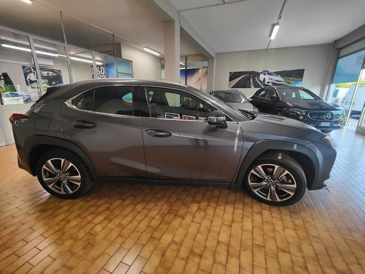 Lexus UX 5