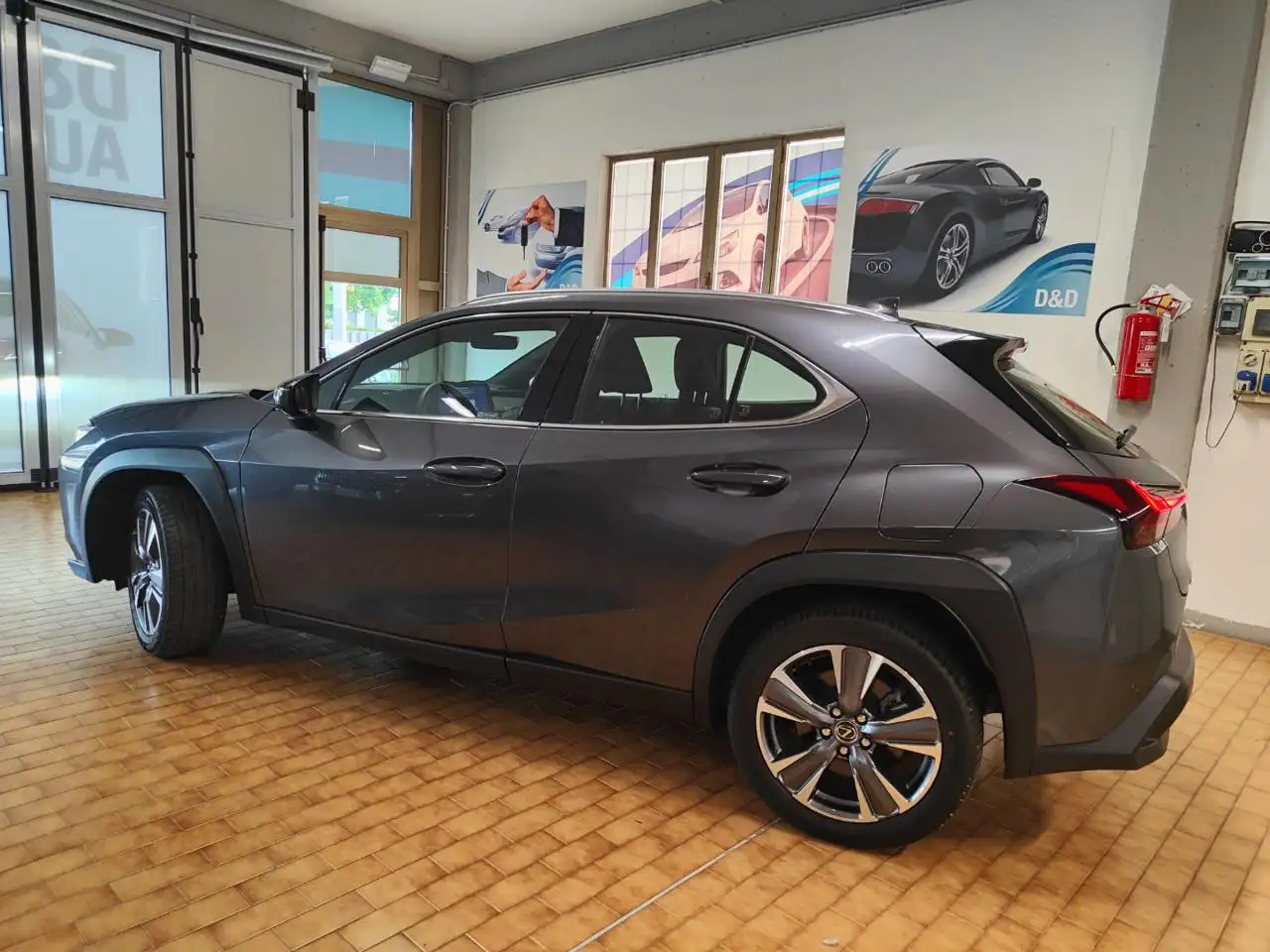 Lexus UX 8