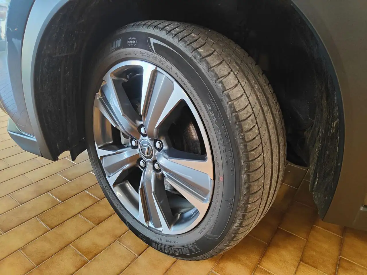 Lexus UX 10
