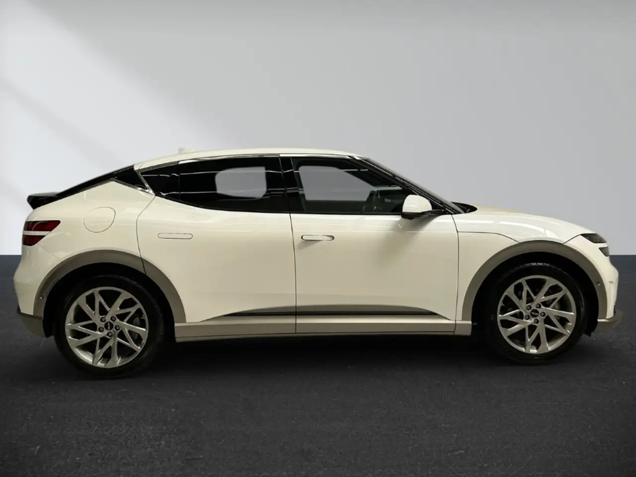 Genesis GV60 5