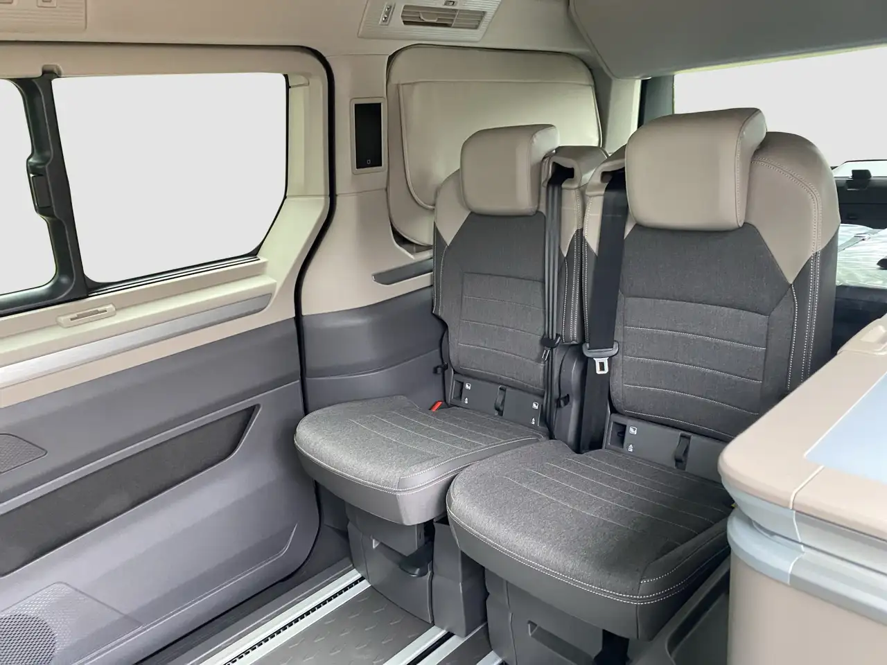 Volkswagen T7 California 11