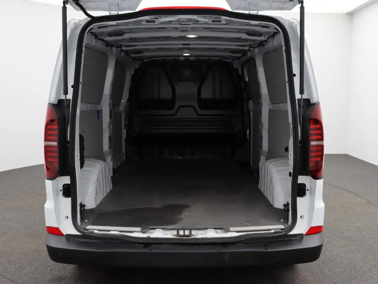 Volkswagen T7 Transporter 8