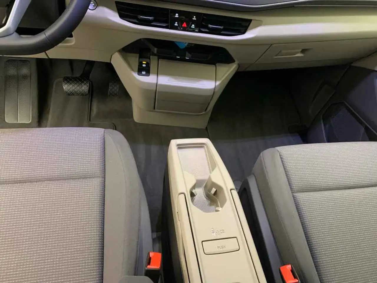 Volkswagen T7 California 14