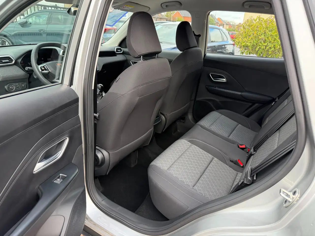MG ZS 1.5i 8