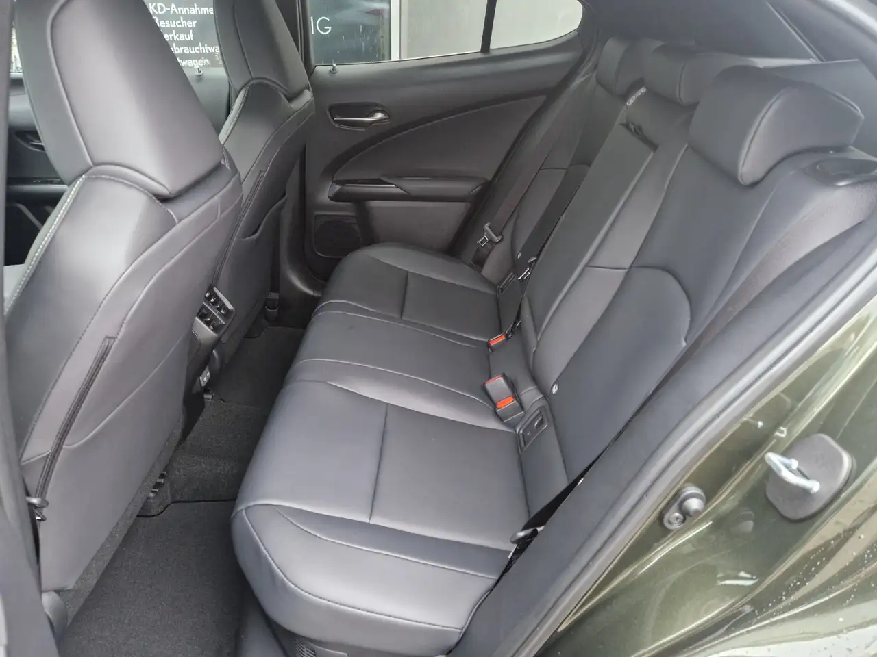 Lexus UX 6