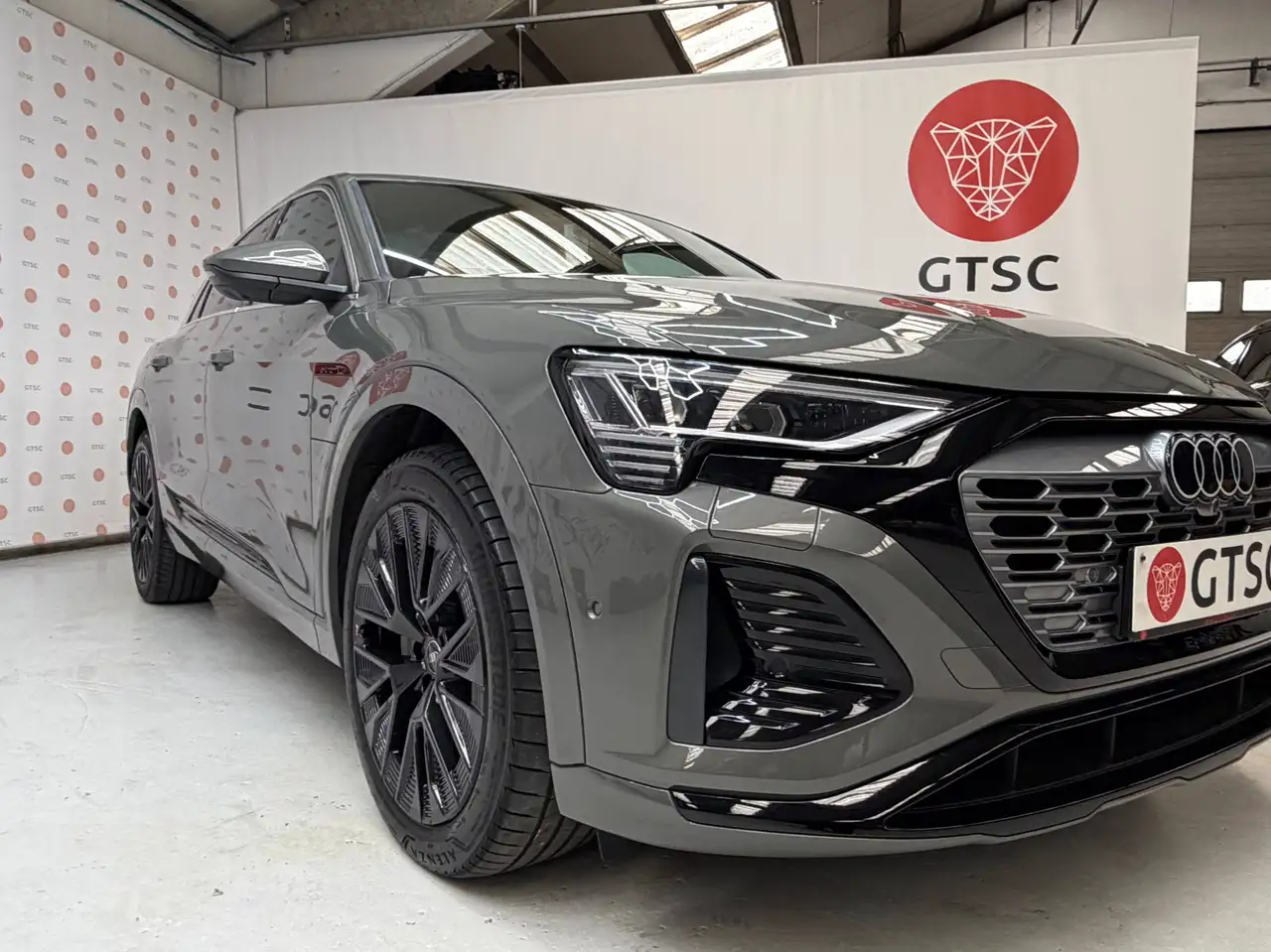 Audi Q8 10