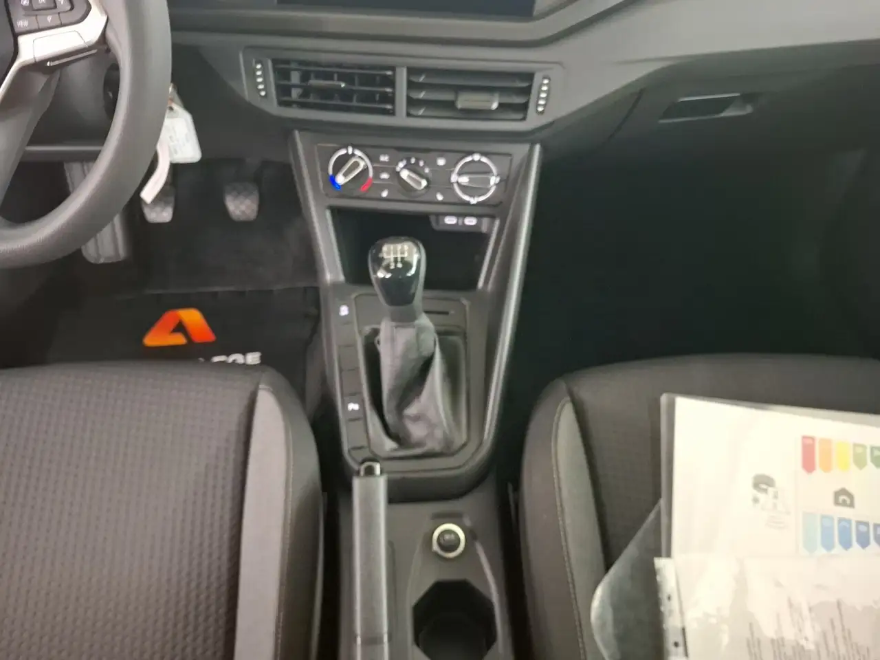 Volkswagen Polo VI 9