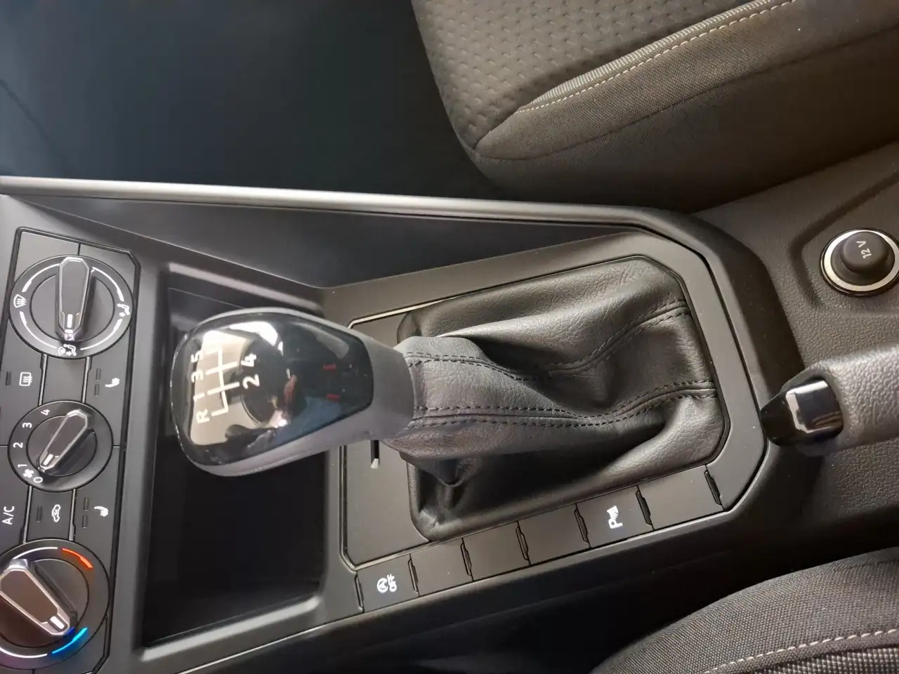 Volkswagen Polo VI 16
