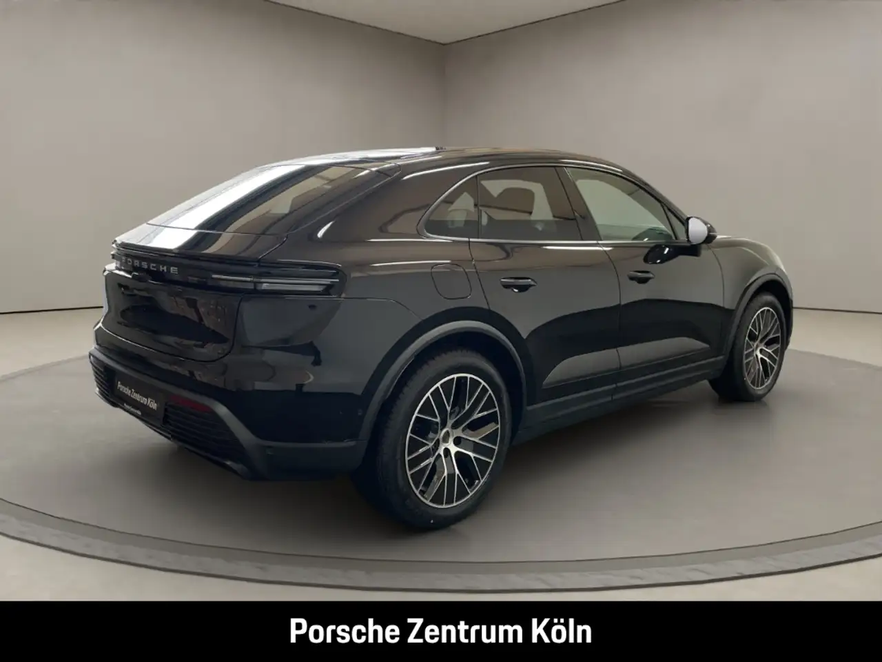Porsche Macan 4 5