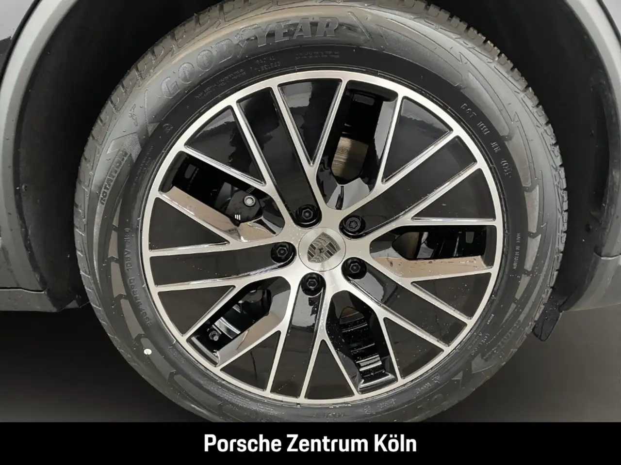 Porsche Macan 4 9