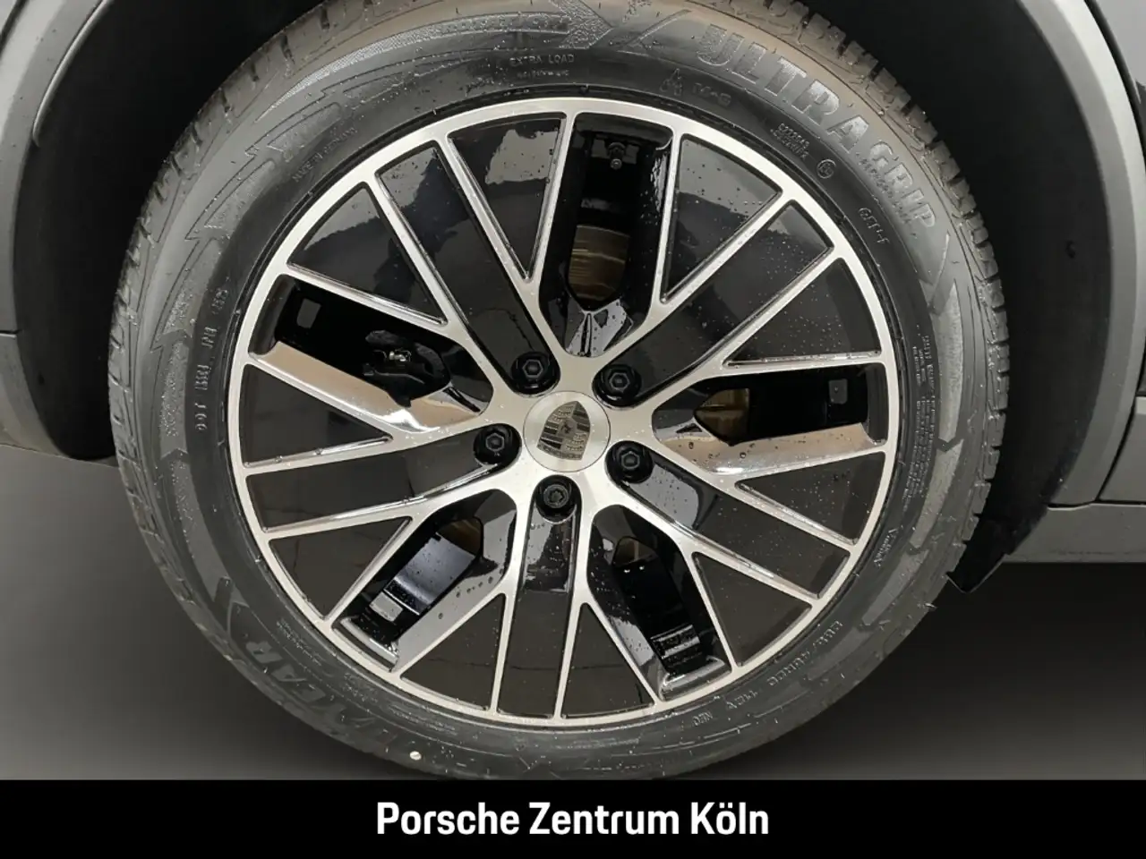 Porsche Macan 4 10