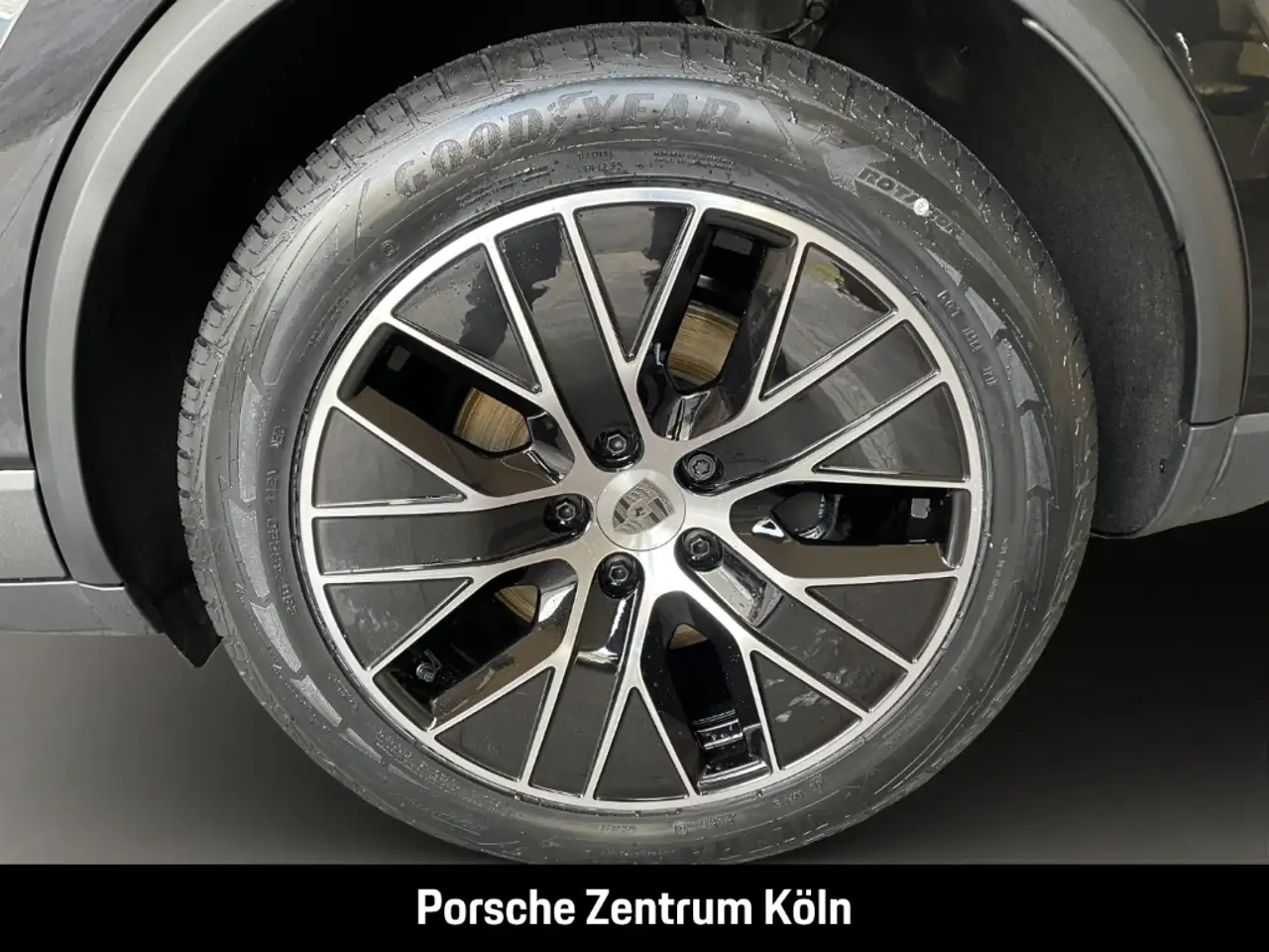 Porsche Macan 4 11