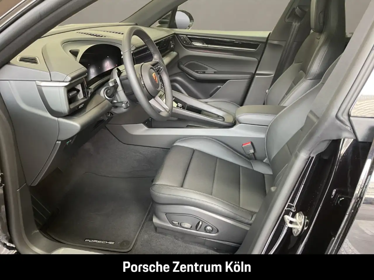 Porsche Macan 4 13