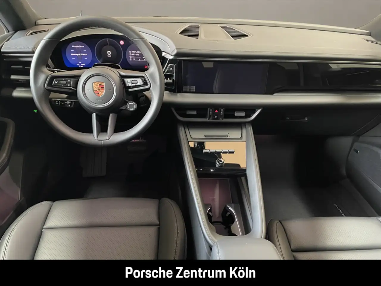 Porsche Macan 4 14