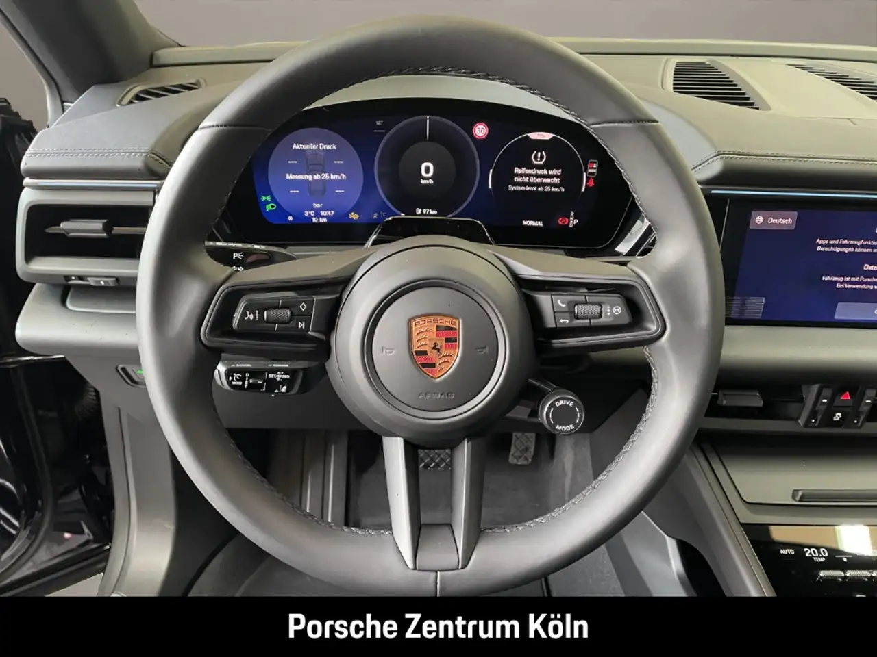 Porsche Macan 4 15