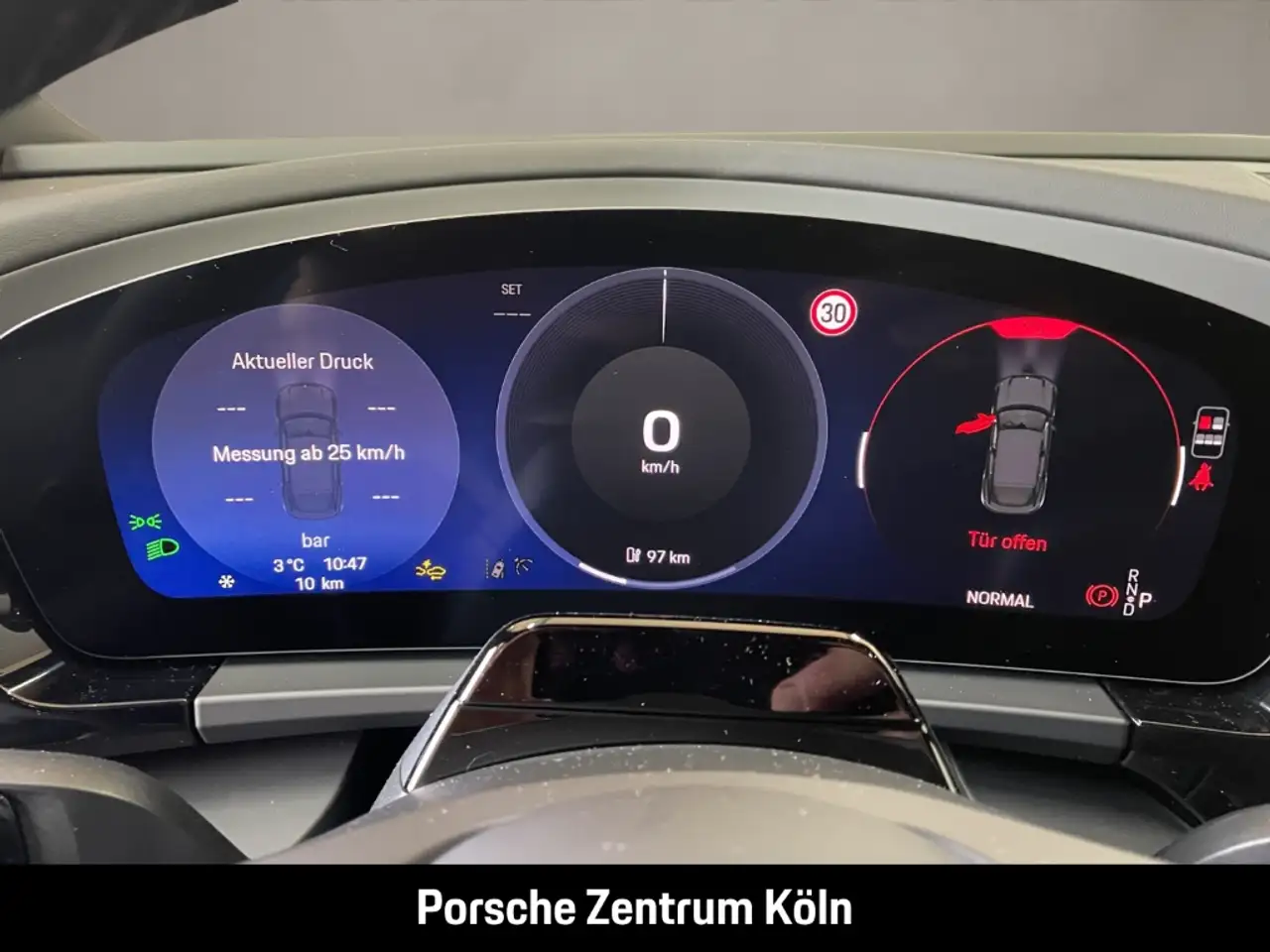 Porsche Macan 4 16