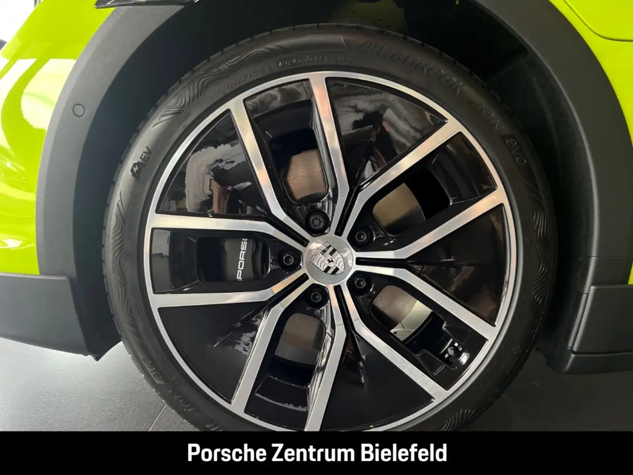 Porsche Taycan 4 10