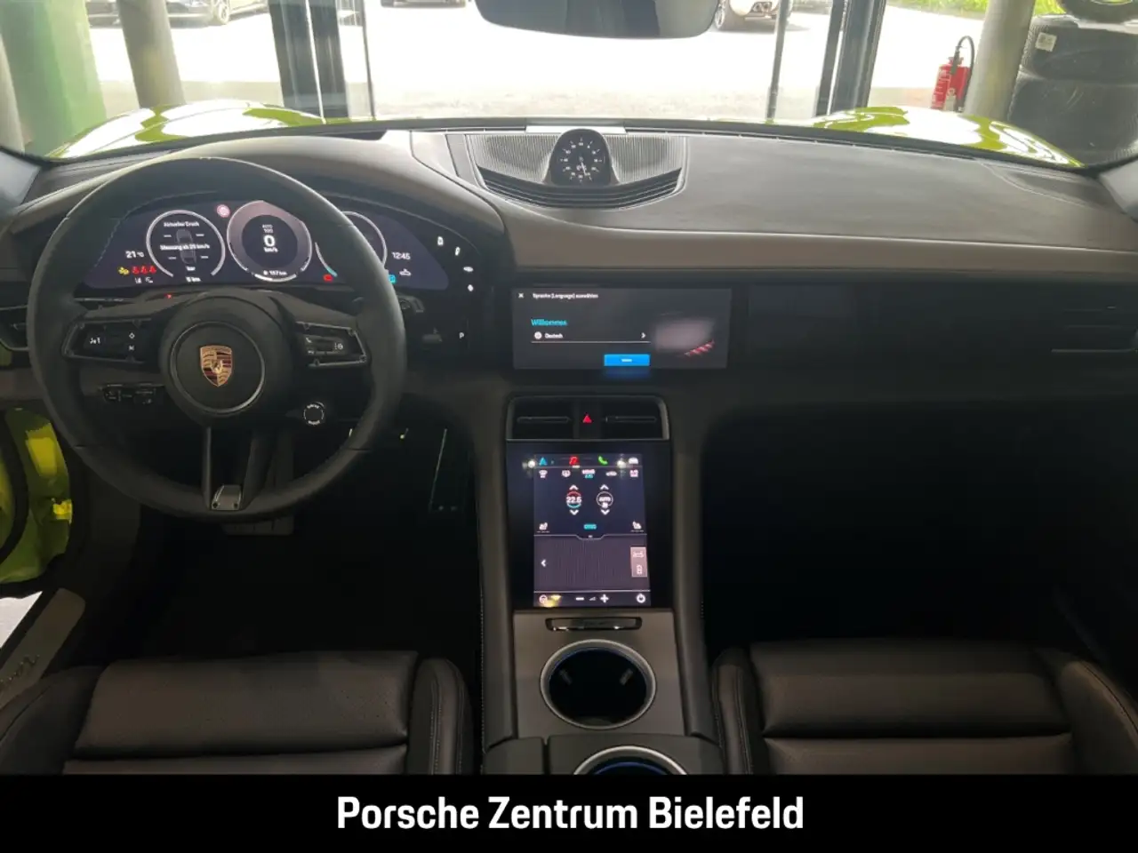 Porsche Taycan 4 14