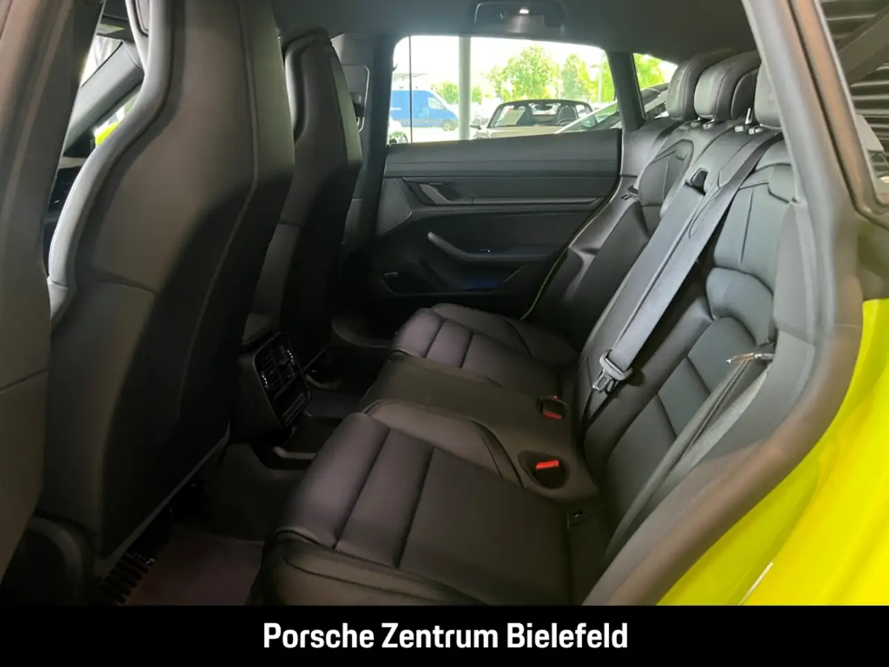 Porsche Taycan 4 15