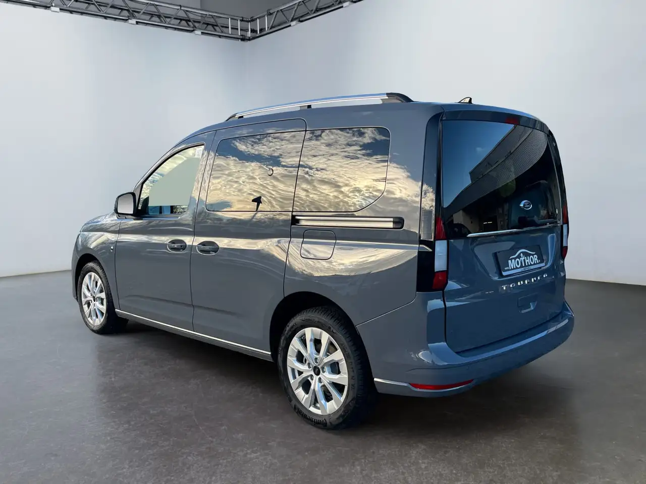 Ford Tourneo 4